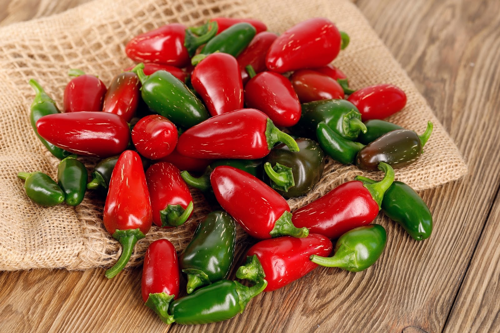 https://magicplantfarms.com/wp-content/uploads/2025/04/red-jalapenos-and-green-jalapenos-at-magic-plant-farms.jpg?utm_source=chatgpt.com